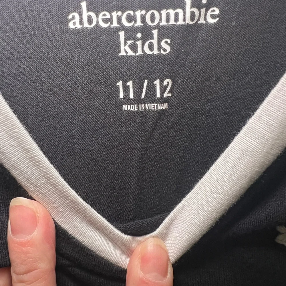 Abercrombie Kids Black and White Raglan Tee - Picture 3 of 4